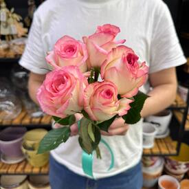 Букет из 5 розовых роз Кения 40см