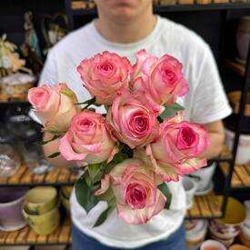 Букет из 7 розовых роз Кения 40см