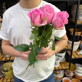 Букет из 5 розовых роз Кения 40см