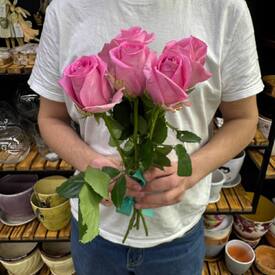 Букет из 5 розовых роз Кения 40см