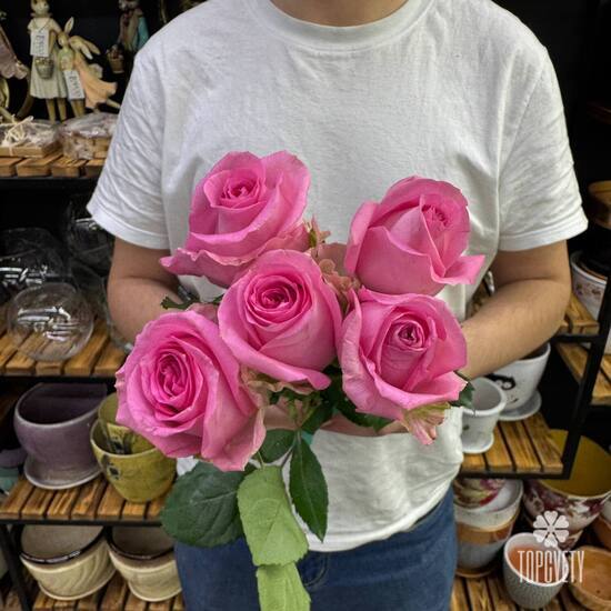 Букет из 5 розовых роз Кения 40см