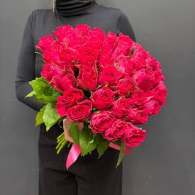 Букет из 51  розы Кения 40см в виде сердца