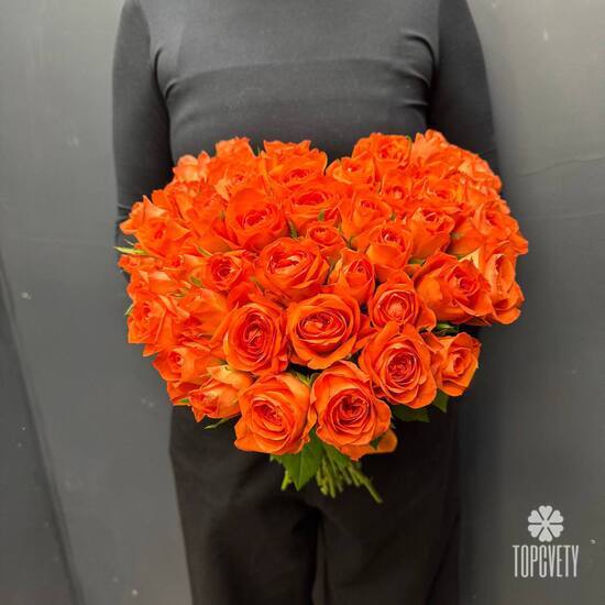 Букет из 51 розы Кения 40см в виде сердца