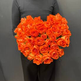 Букет из 51 розы Кения 40см в виде сердца