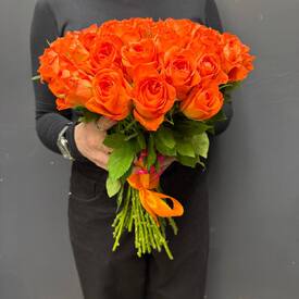 Букет из 51 розы Кения 40см в виде сердца