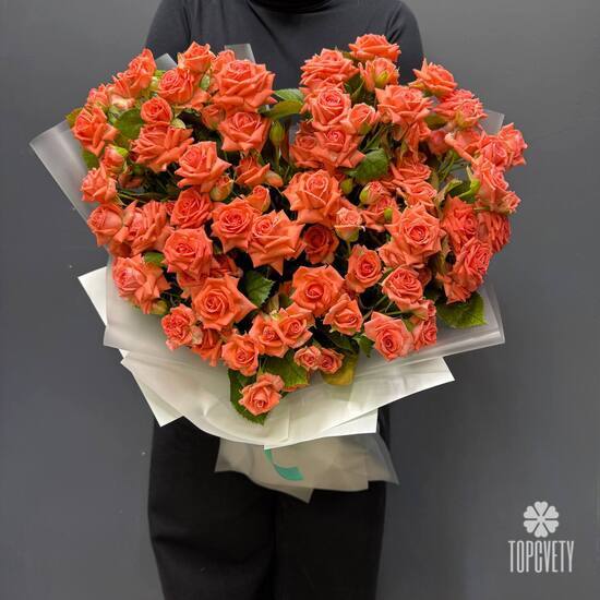 Букет из 25 коралловых кустовых роз Россия 50см