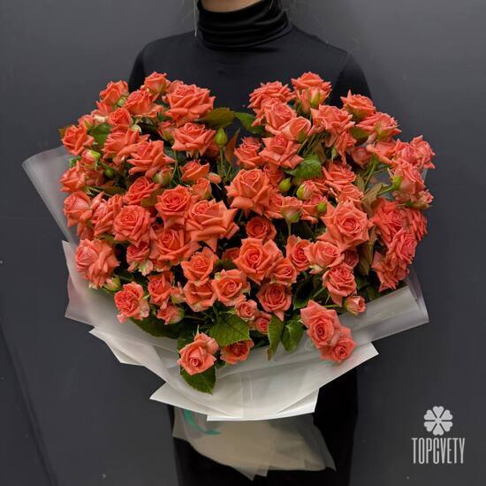 Букет из 25 коралловых кустовых роз Россия 50см