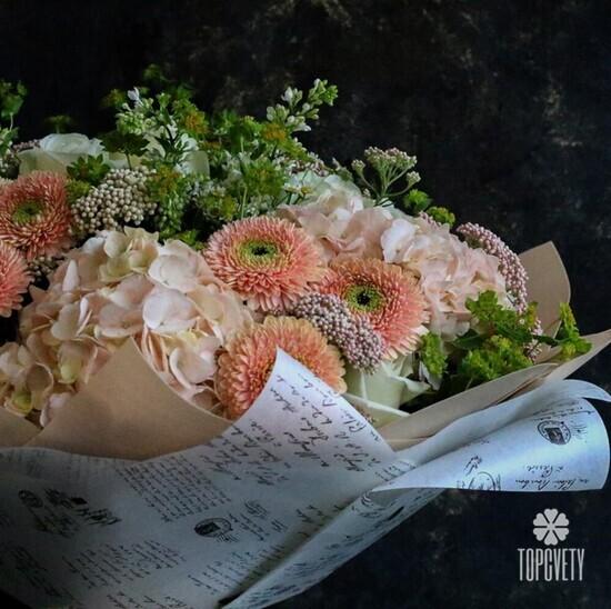 Букет из гербер, гортензий и роз