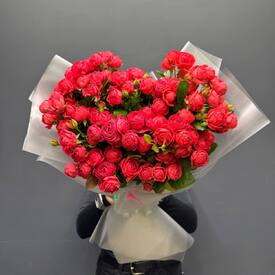 Букет из 25 розовых кустовых роз Россия 50см