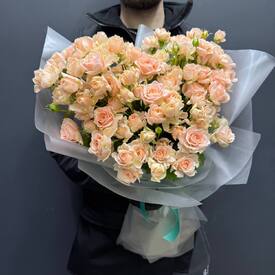 Букет из 25 нежно-розовых кустовых роз Россия 50см