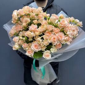 Букет из 25 нежно-розовых кустовых роз Россия 50см