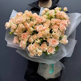 Букет из 25 нежно-розовых кустовых роз Россия 50см