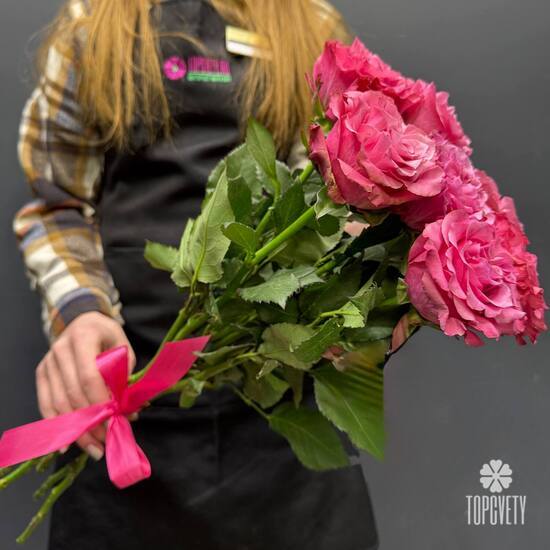 Букет из 7 розовых роз Эквадор 50см