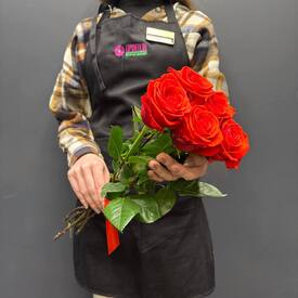 Букет из 5 красных роз Эквадор 50см