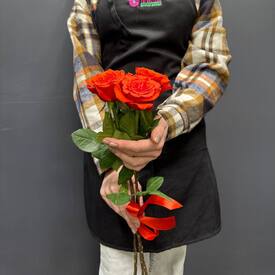 Букет из 3 красных роз Эквадор 50см