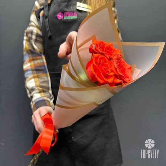 Букет из 3 красных роз Эквадор 50см