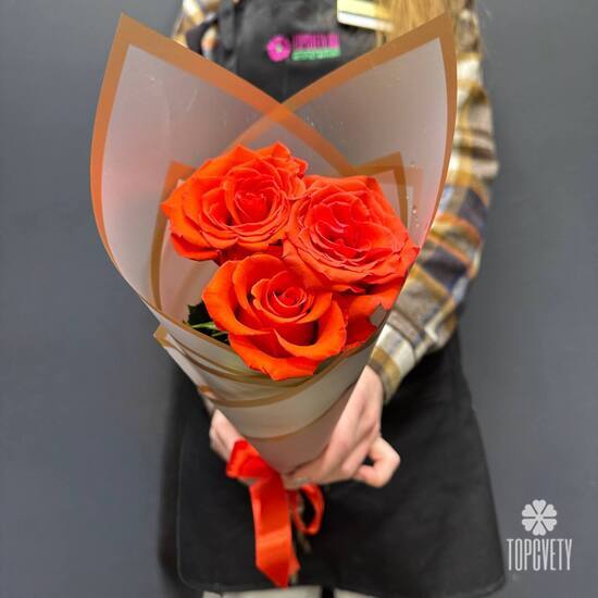 Букет из 3 красных роз Эквадор 50см