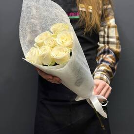 Букет из 7 белых роз Эквадор 50см	