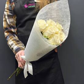 Букет из 7 белых роз Эквадор 50см	