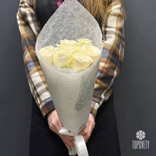 Букет из 7 белых роз Эквадор 50см	