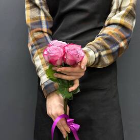 Букет из 3 розовых роз Эквадор 50см