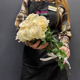 Букет из 7 белых роз Эквадор 50см