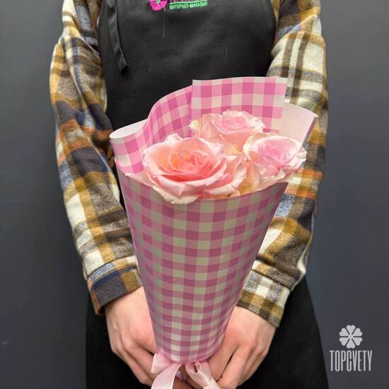 Букет из 3 розовых роз Эквадор 50см