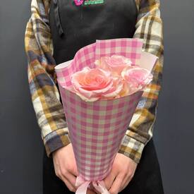 Букет из 3 розовых роз Эквадор 50см