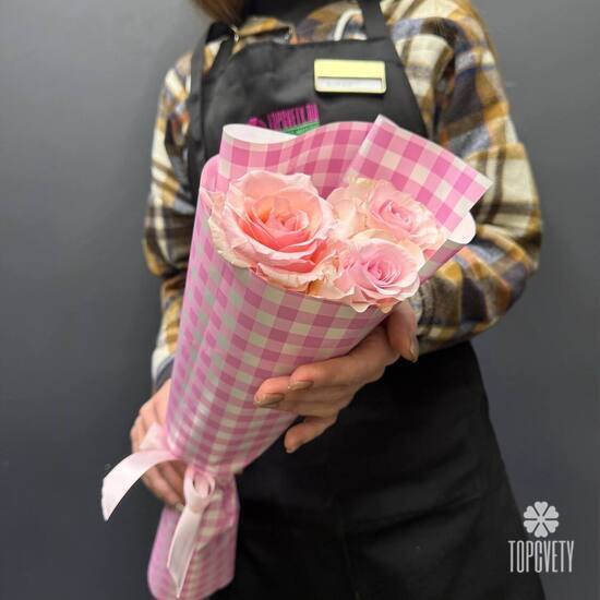 Букет из 3 розовых роз Эквадор 50см