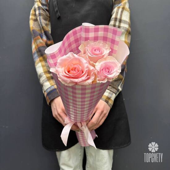 Букет из 3 розовых роз Эквадор 50см