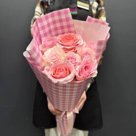 Букет из 7 розовых роз Эквадор 50см