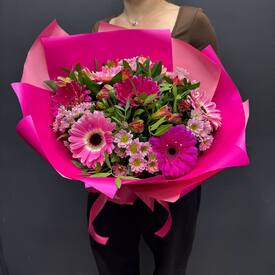 Букет из гербер, хризантем и альстромерий