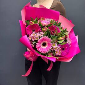 Букет из гербер, хризантем и альстромерий