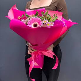 Букет из гербер, хризантем и альстромерий