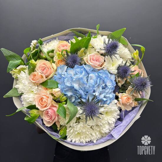 Букет из гортензии, роз и хризантем