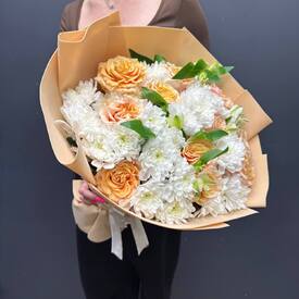 Букет из роз и хризантем