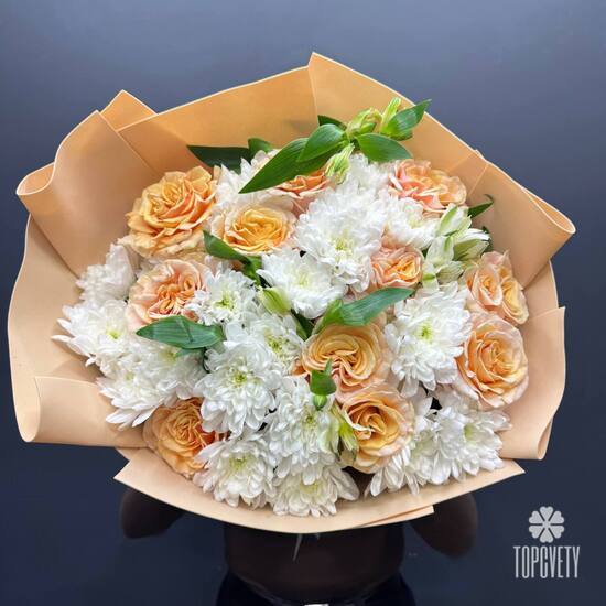 Букет из роз и хризантем