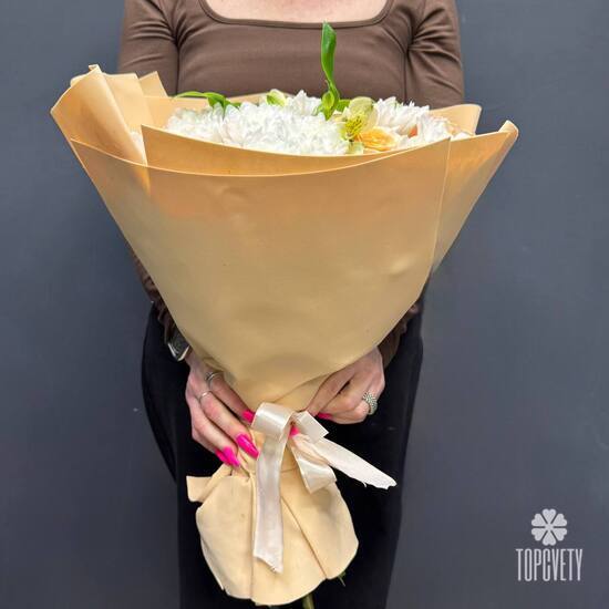 Букет из роз и хризантем