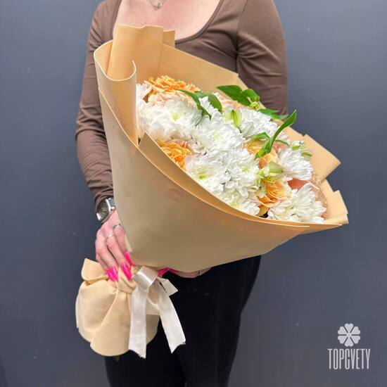 Букет из роз и хризантем