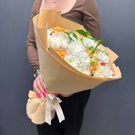 Букет из роз и хризантем