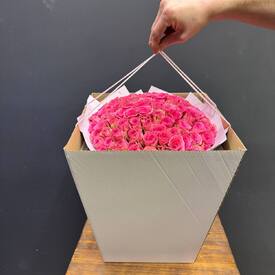 Букет из гортензии, роз и эустомы