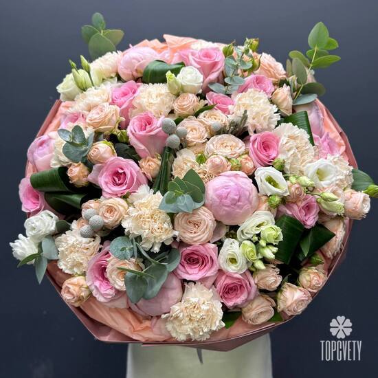 Букет из пион, роз и эустомы