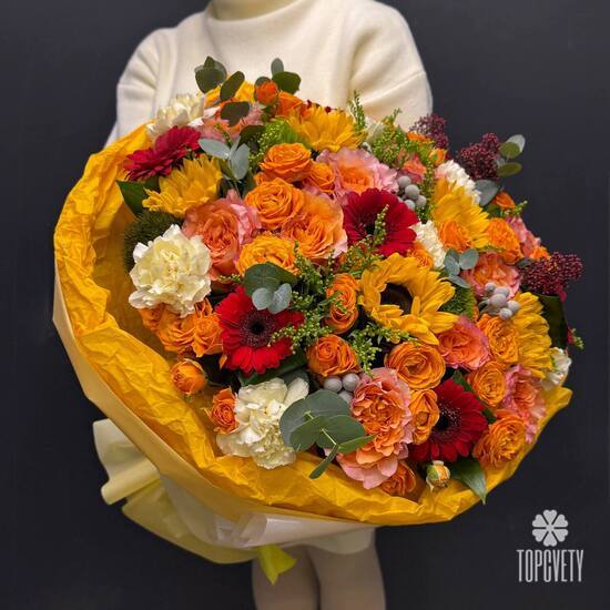 Букет из роз, подсолнухов и гербер
