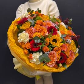 Букет из роз, подсолнухов и гербер