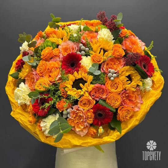 Букет из роз, подсолнухов и гербер