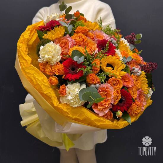 Букет из роз, подсолнухов и гербер