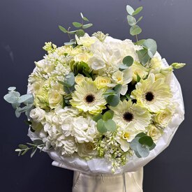 Букет из гортензии, сирени и гербер