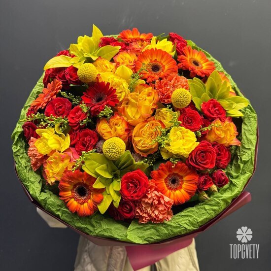 Букет из роз, нарциссов и гербер