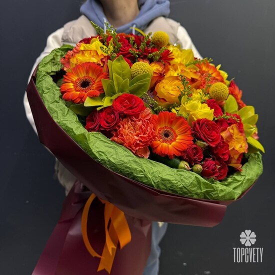 Букет из роз, нарциссов и гербер