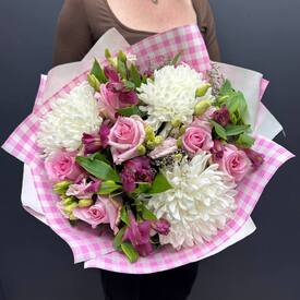 Букет из роз и хризантем